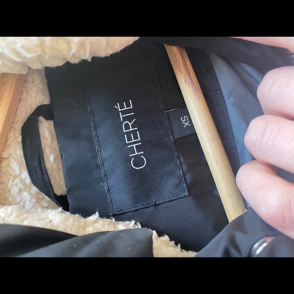 Cherté black puffy winter coat - Picture 5 of 6